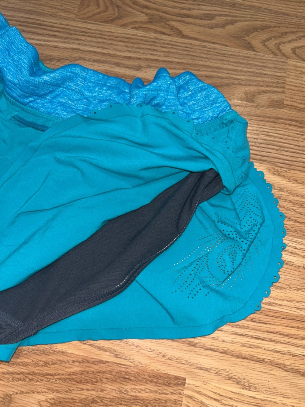 EUC lululemon athletica Teal Blue Athletic Scalloped Peacock Shorts - Picture 5 of 5